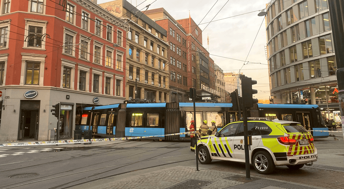 Tramwaj wjechał do sklepu Eplehuset w centrum Oslo – Cztery osoby ranne | localmarket.no