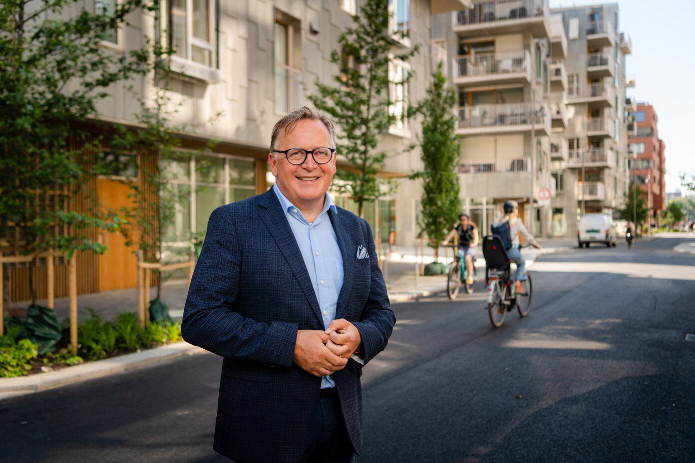 Norway’s real-estate market is going digital. How new brokers, Finanstilsynet rules, and budrunde traditions shape selling in 2025.