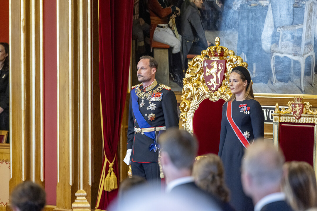 Król Norwegii bez korony: Haakon VIII złożył przysięgę | localmarket.no